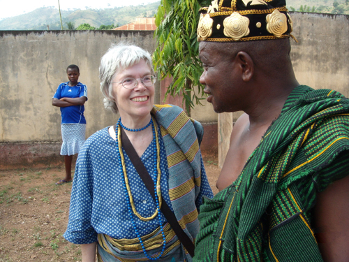 Lavié 2008 Der Dorfchef bedankt sich bei der Vorsitzenden von LI für die Finanzierung des Jugendgesundheitszentrums